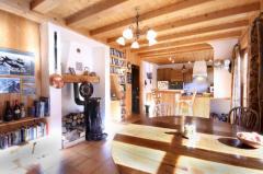 Chalet Regards - Dining space and wood stove