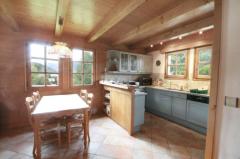 Chalet Fontaine - Kitchen/dining (2)