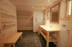 Chalet Gruvaz - Bedroom 2, en-suite with sauna