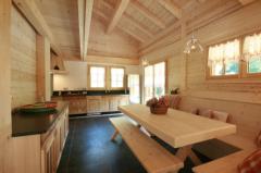 Chalet Gruvaz - The dining area and kitchen