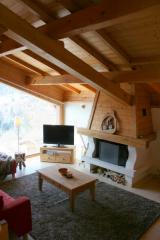 Chalet Robri - The fireplace in the lounge