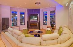 Appt. Cloud Nine - The living room with balcony access